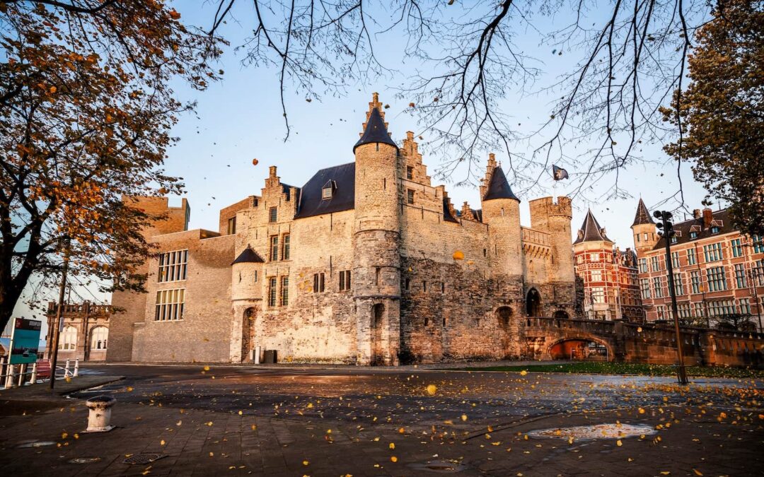 Meeting in Het Steen: experience a cosy autumn in Antwerp